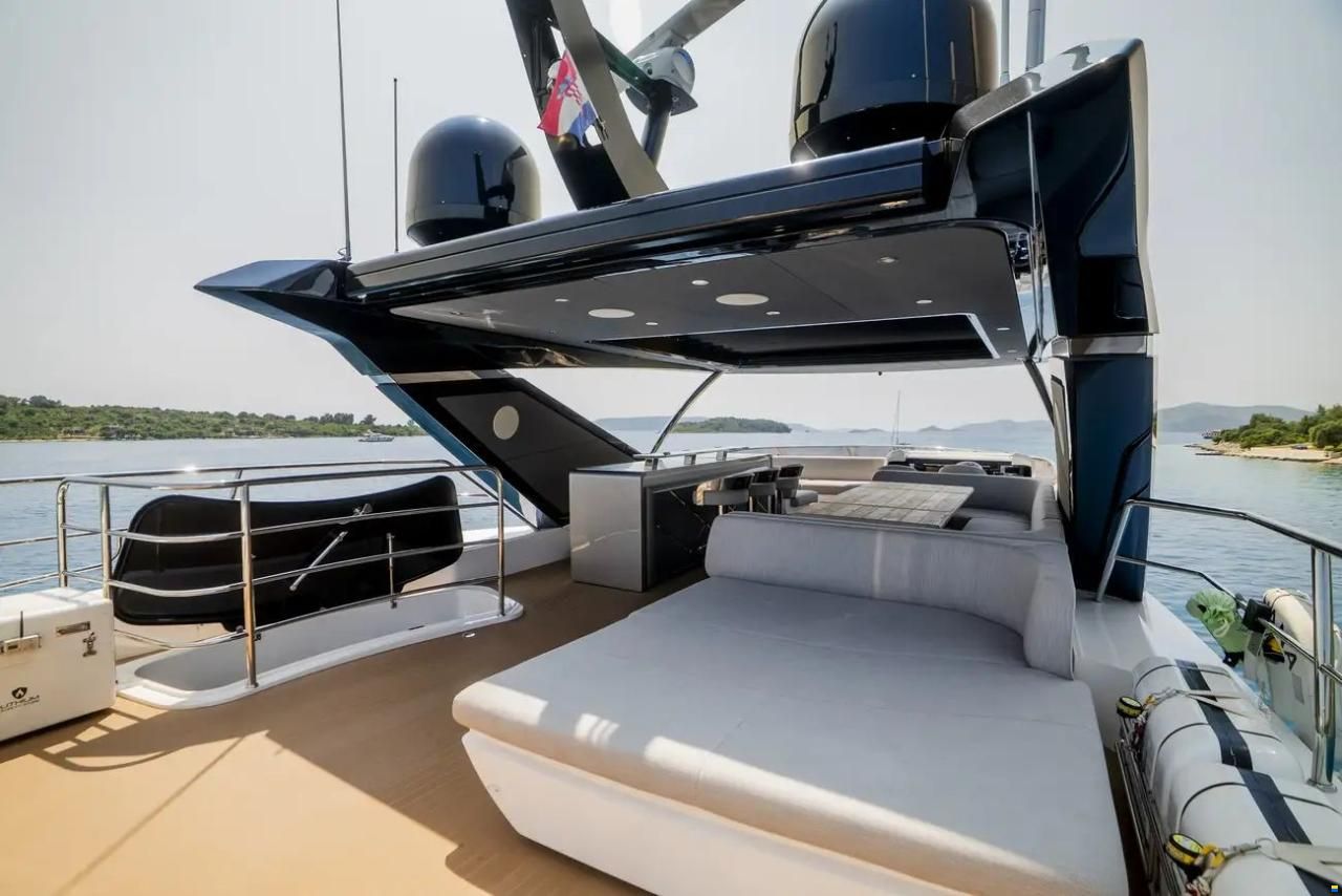 Sunseeker 88 Yacht