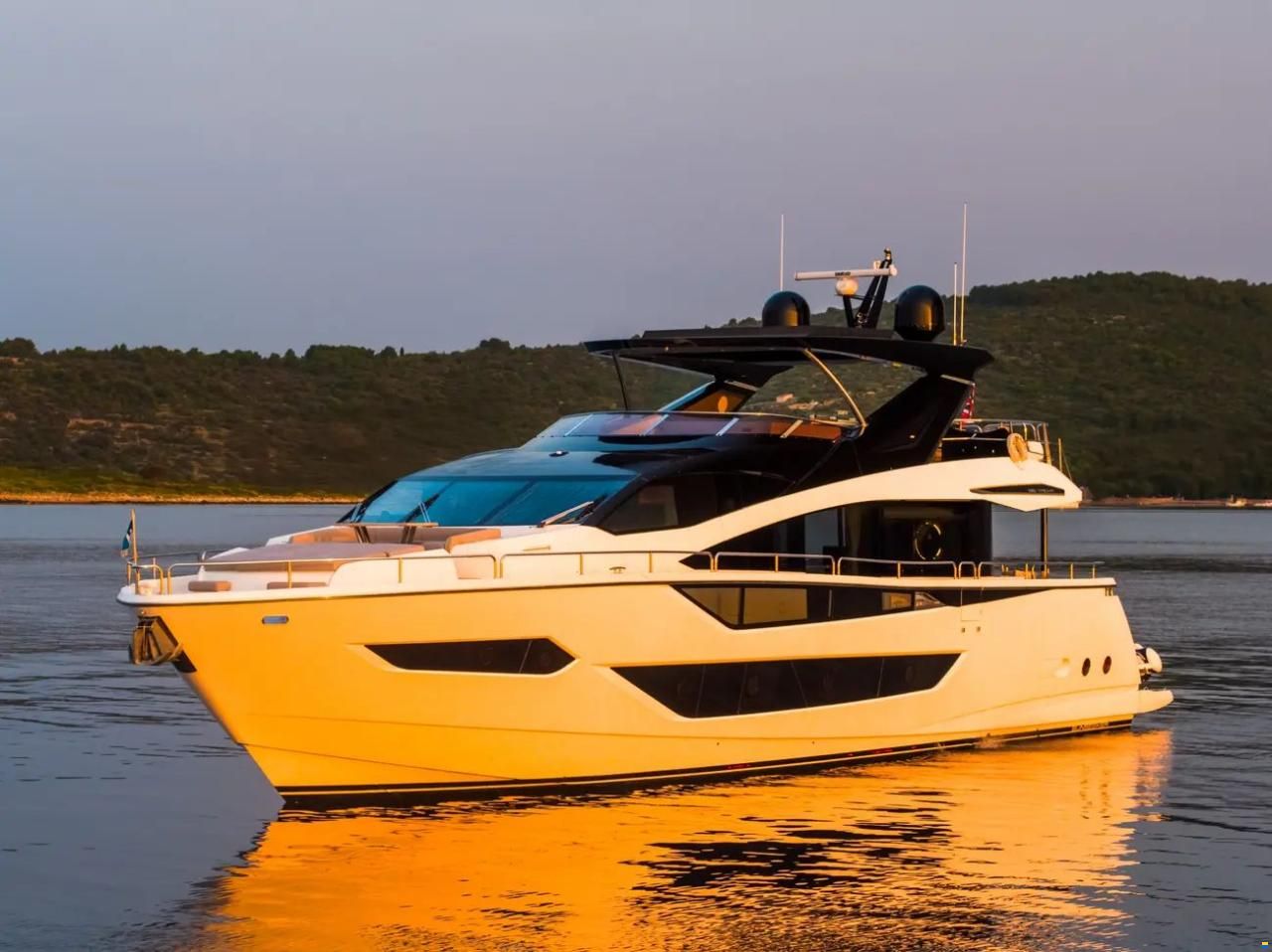 Sunseeker 88 Yacht