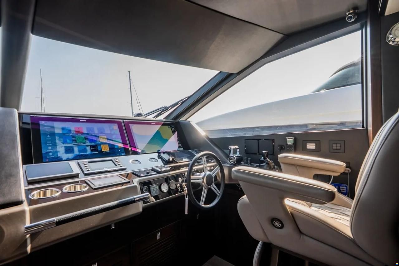 Sunseeker 88 Yacht