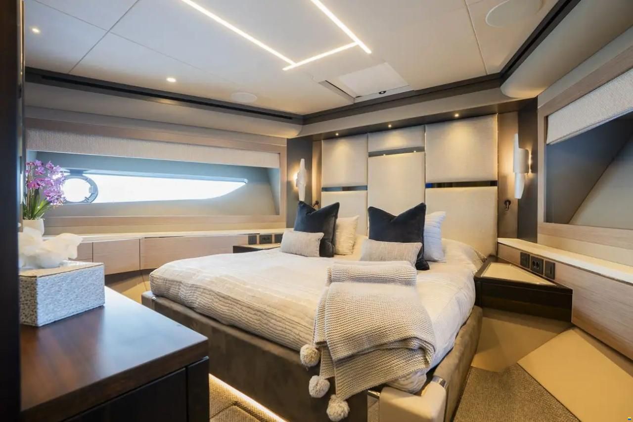 Sunseeker 88 Yacht