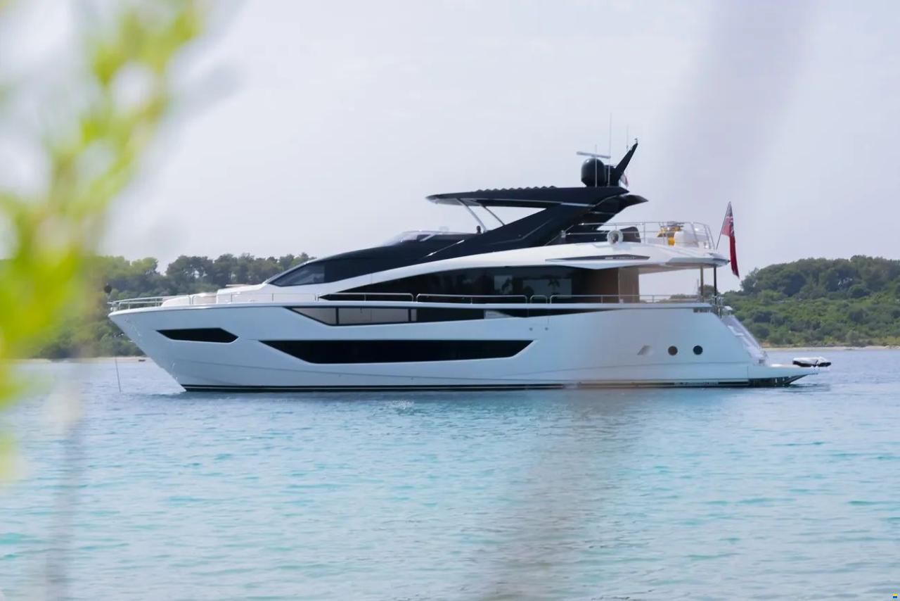Sunseeker 88 Yacht