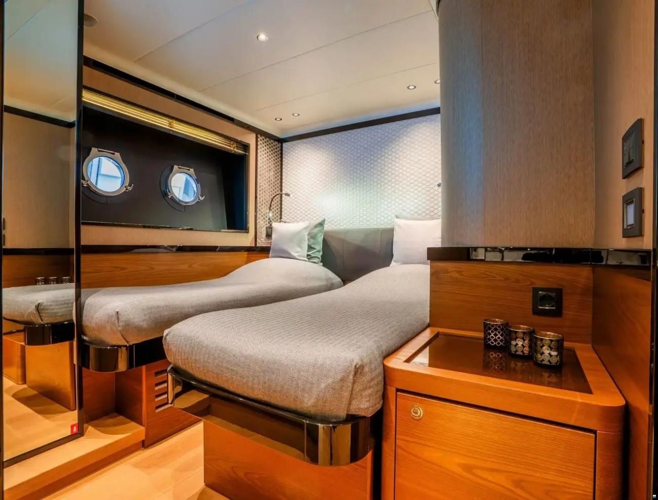 Absolute Navetta 68