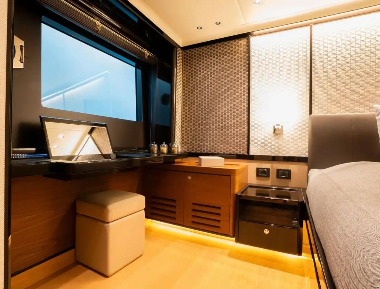Absolute Navetta 68