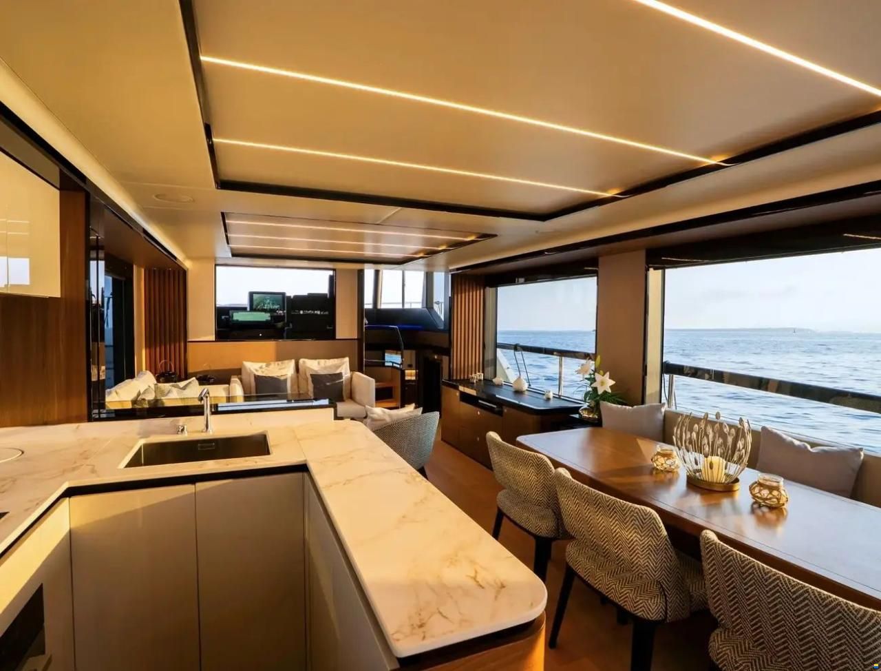 Absolute Navetta 68