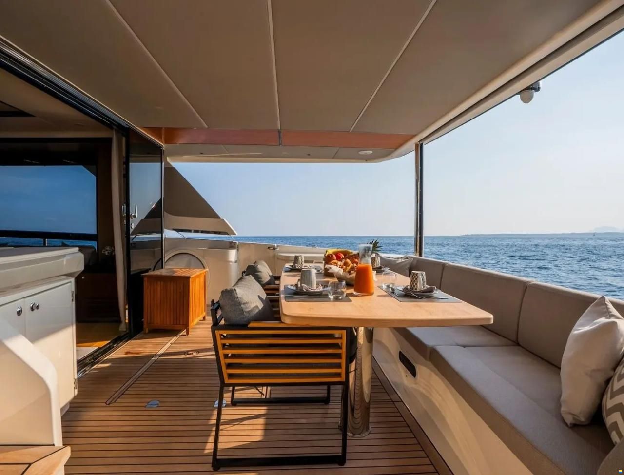 Absolute Navetta 68
