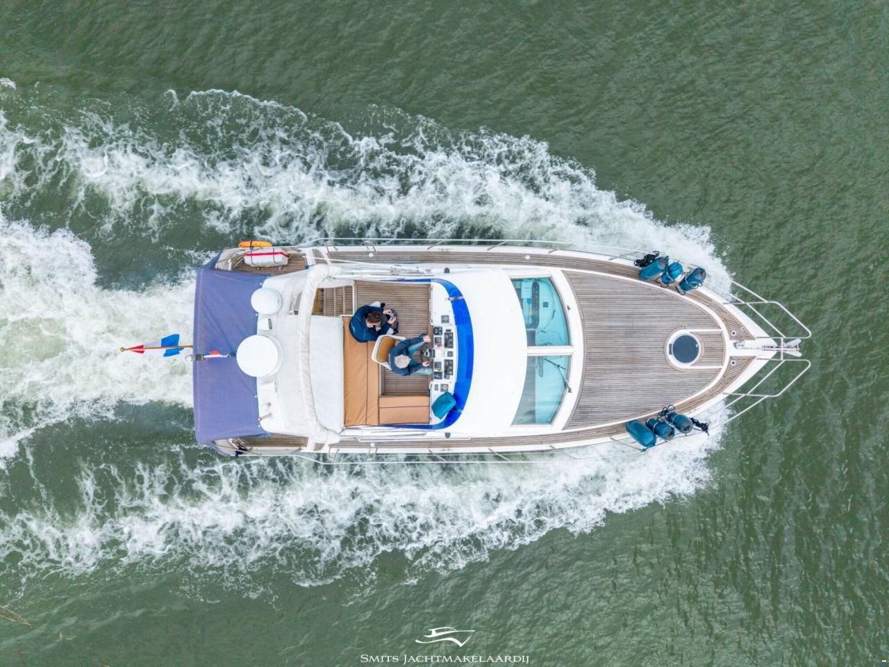 Astor 37 Flybridge