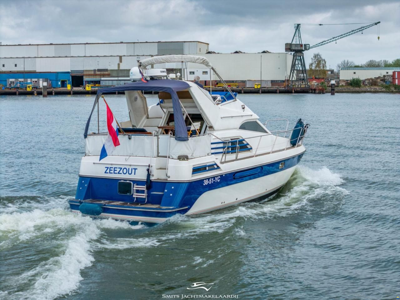 Astor 37 Flybridge