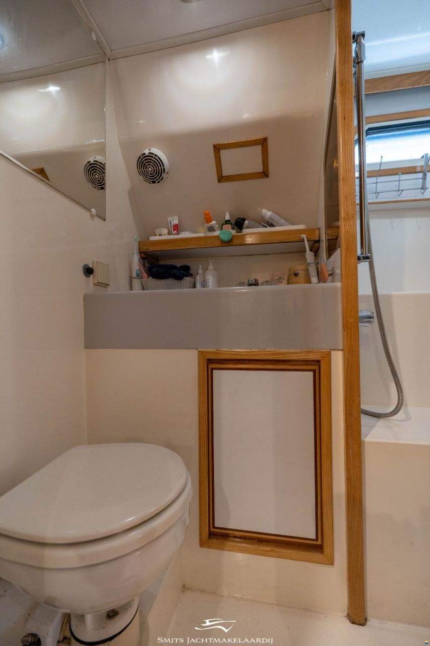 Astor 37 Flybridge