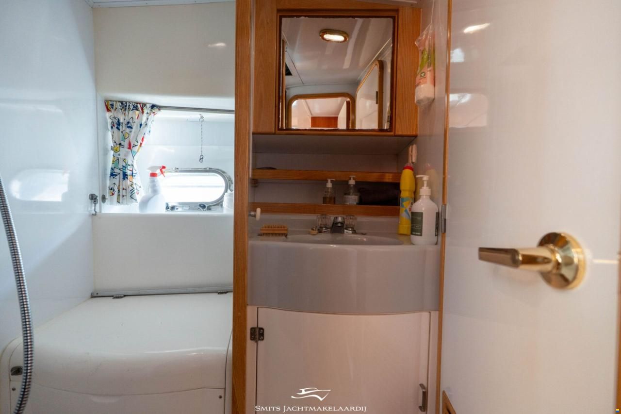 Astor 37 Flybridge