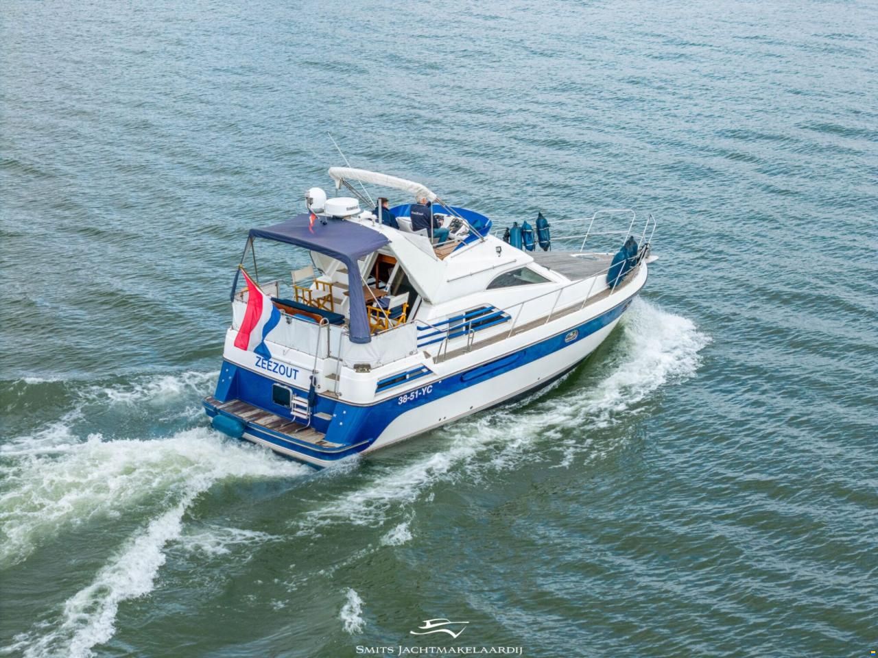Astor 37 Flybridge