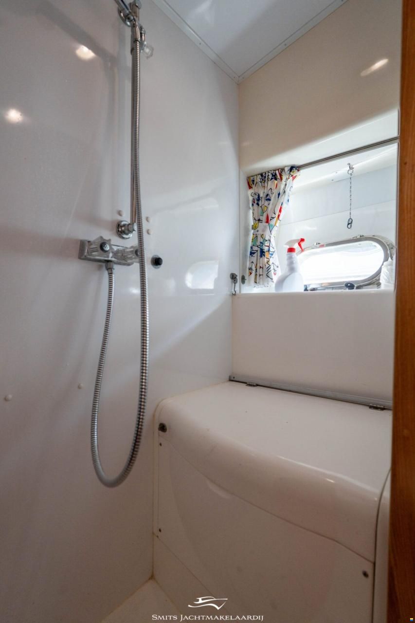 Astor 37 Flybridge