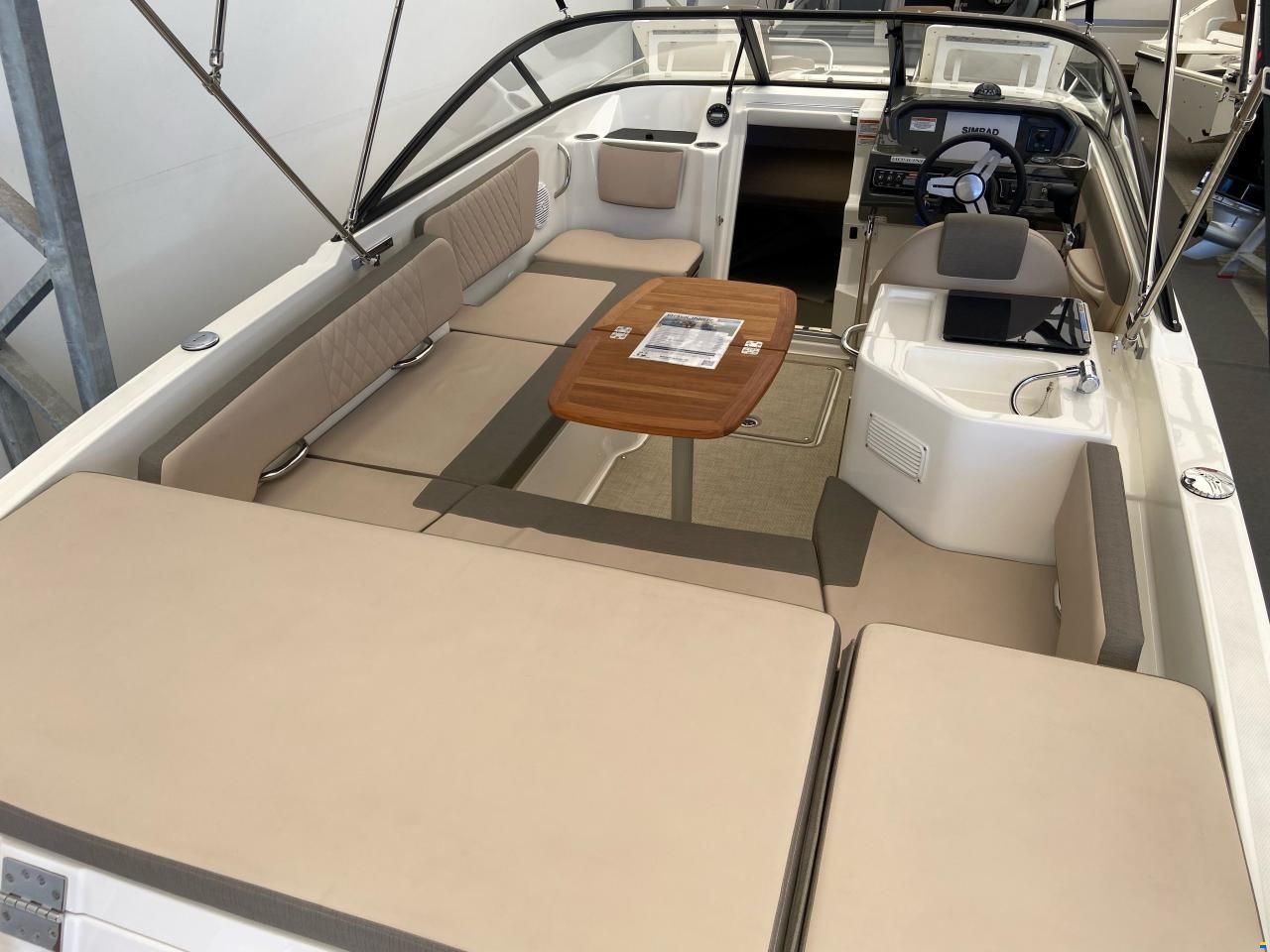 Bayliner VR6 Cuddy, MerCruiser 6,2 MPI...