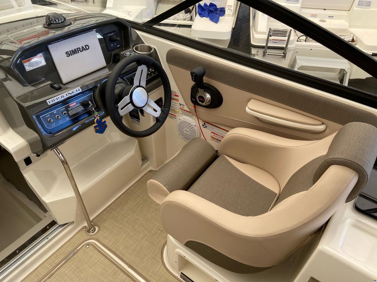 Bayliner VR6 Cuddy, MerCruiser 6,2 MPI...