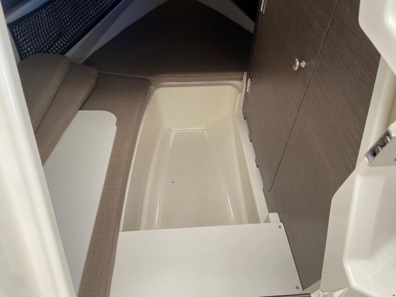 Bayliner VR6 Cuddy, MerCruiser 6,2 MPI...
