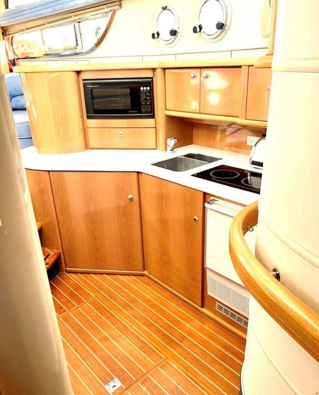 Sealine F44