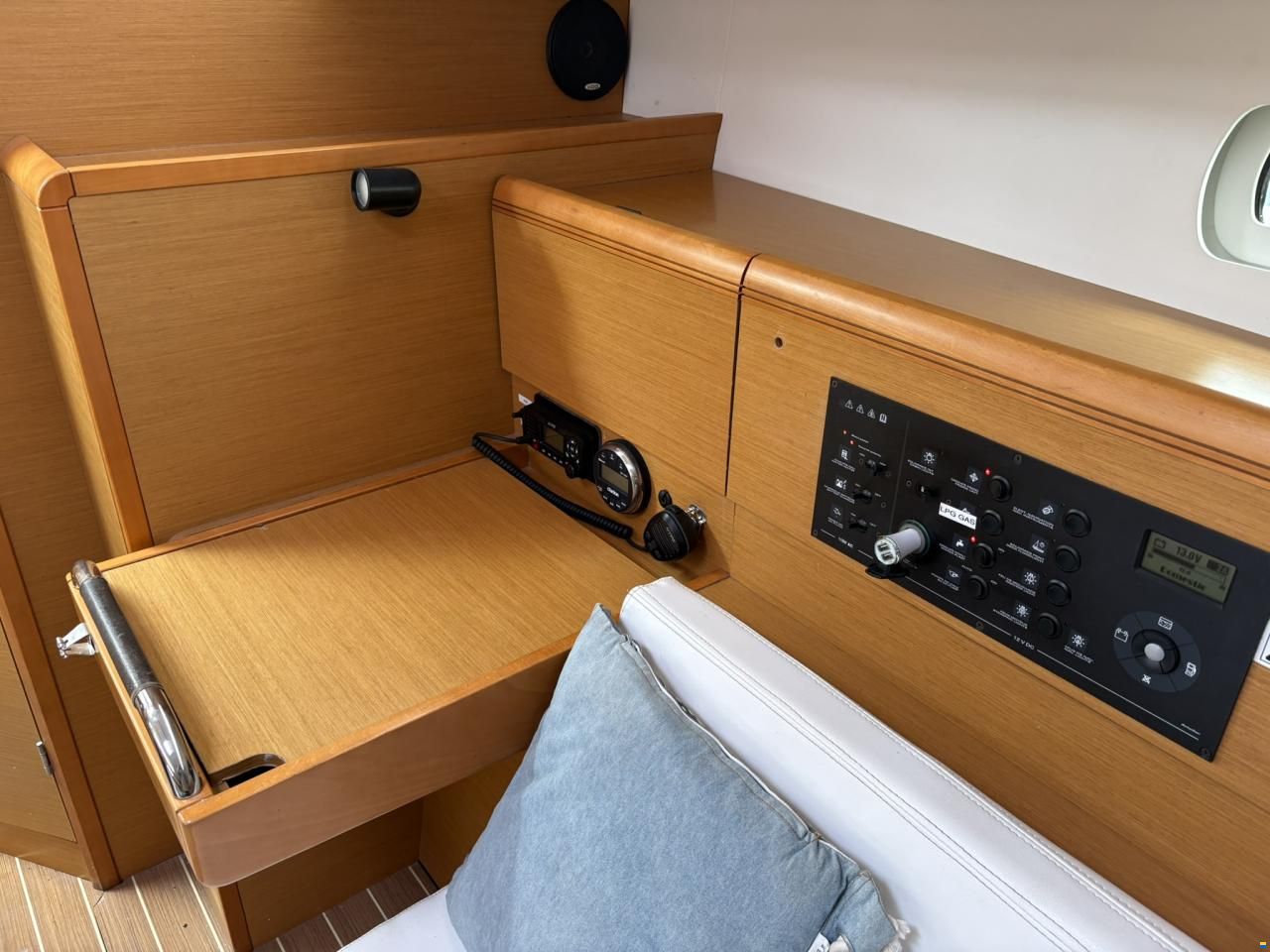Jeanneau Sun Odyssey 37.9