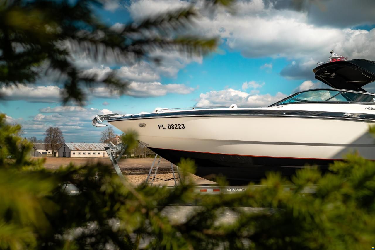Monterey 328 SS