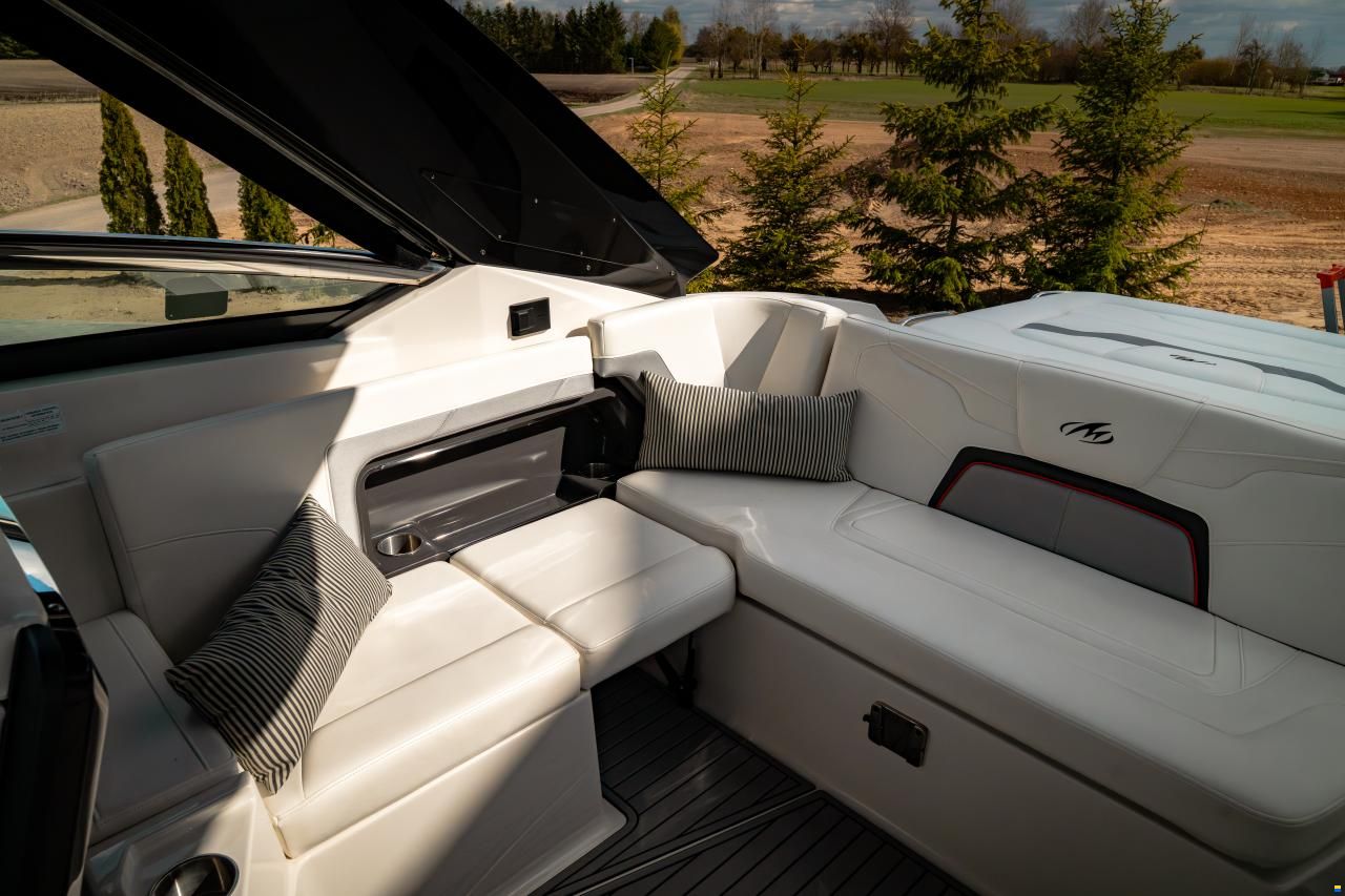 Monterey 328 SS