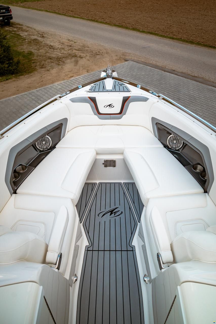 Monterey 328 SS