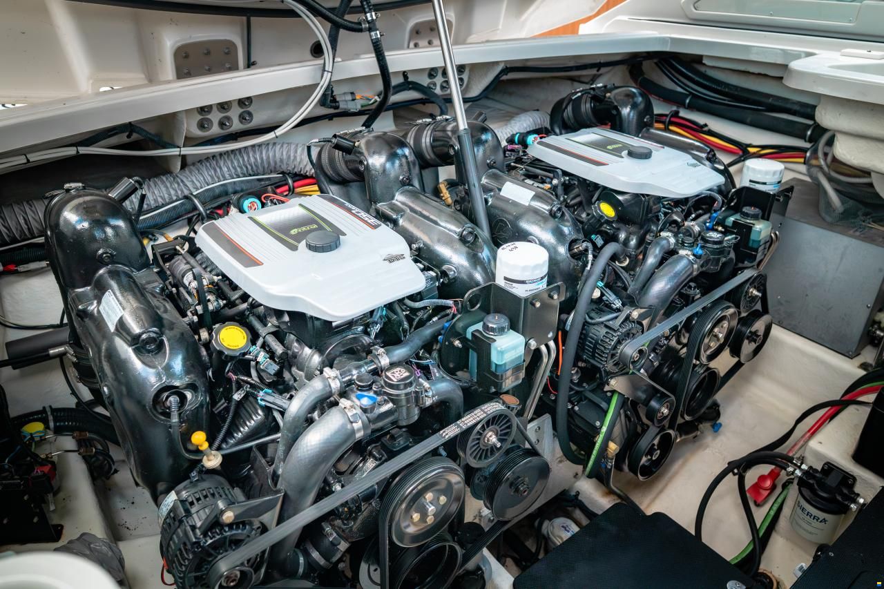 Monterey 328 SS