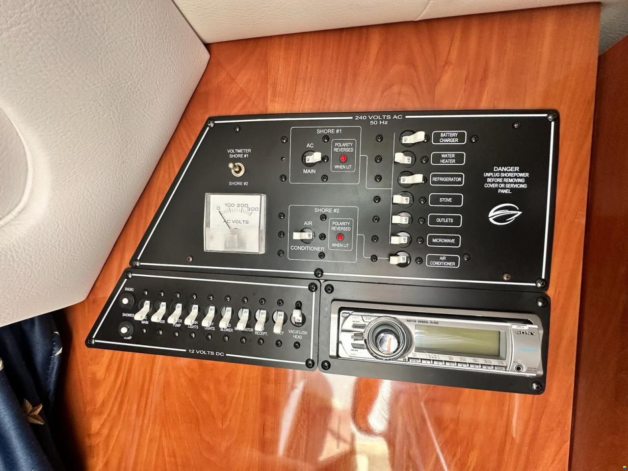 Crownline 325 SCR