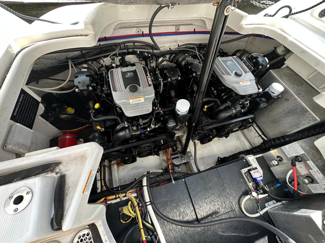 Crownline 325 SCR