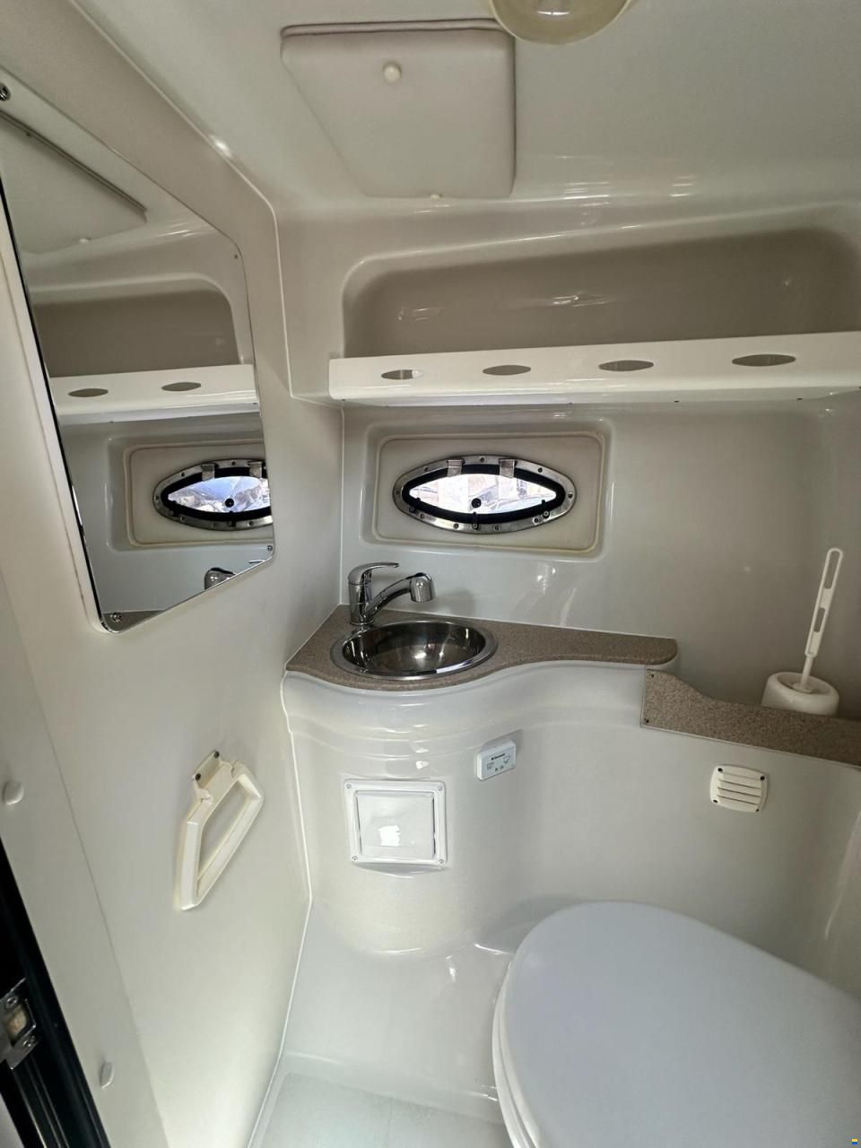 Crownline 325 SCR