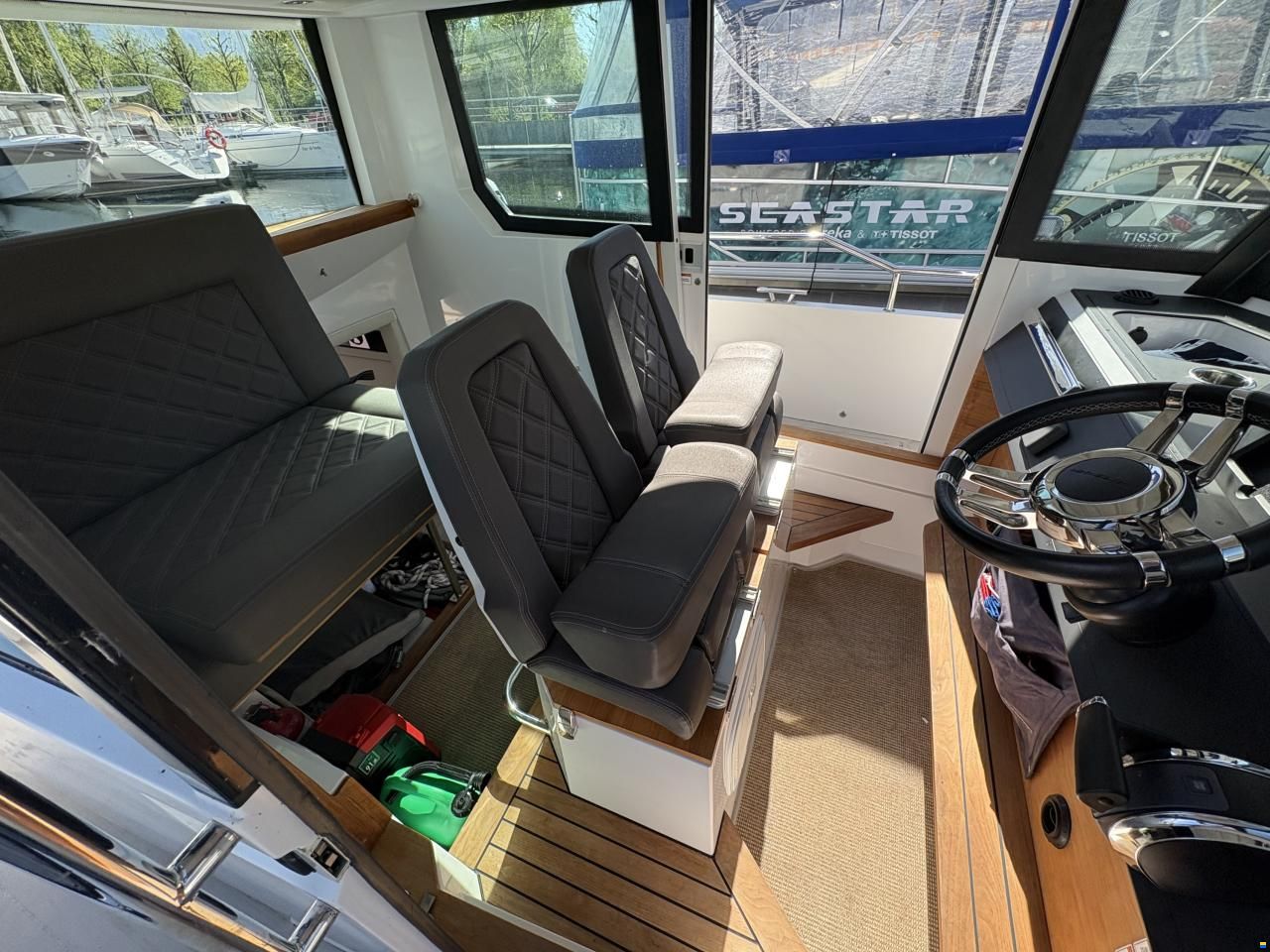 Axopar 28 Cabin