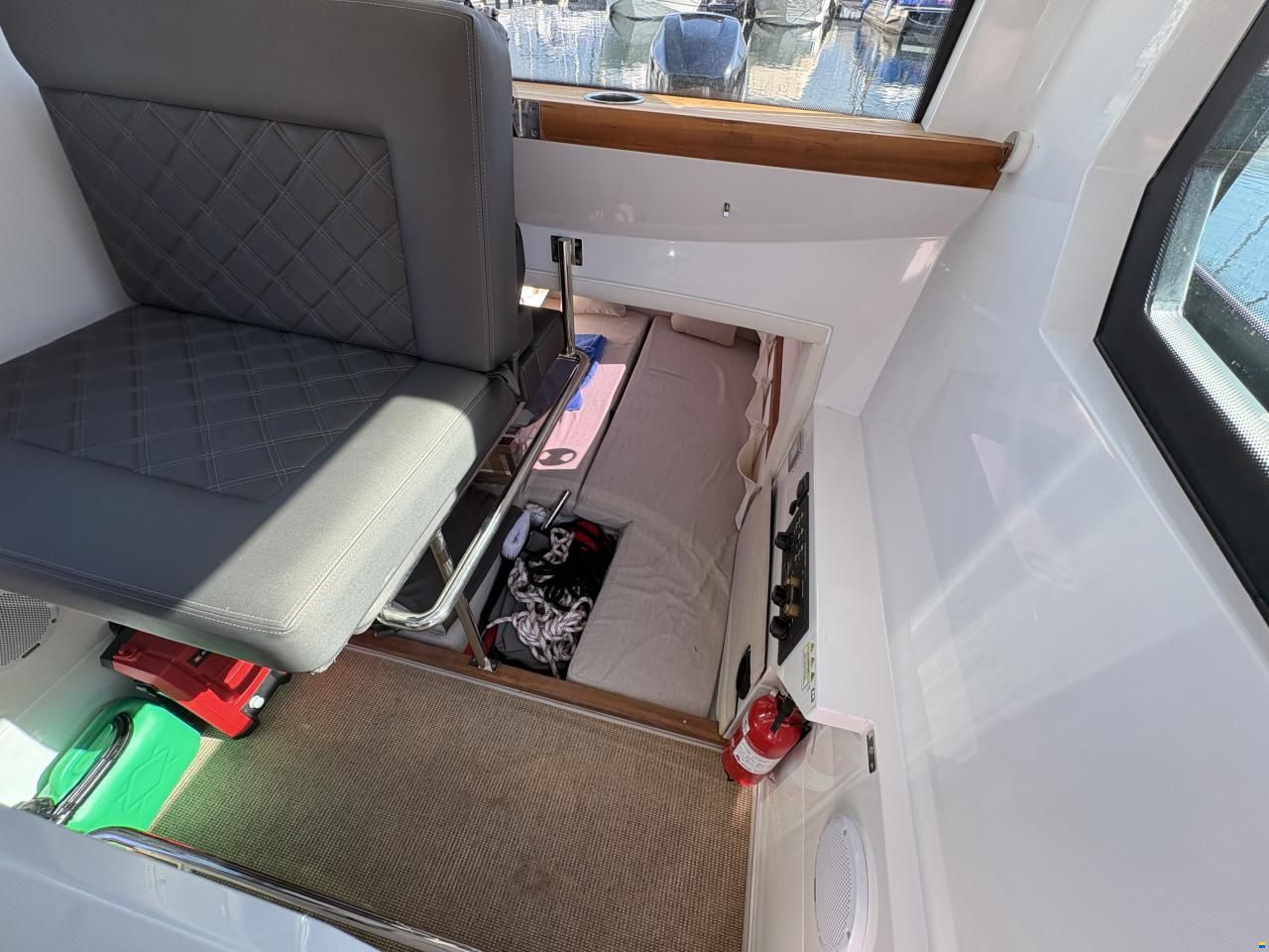 Axopar 28 Cabin