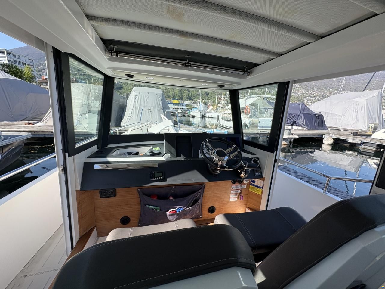 Axopar 28 Cabin