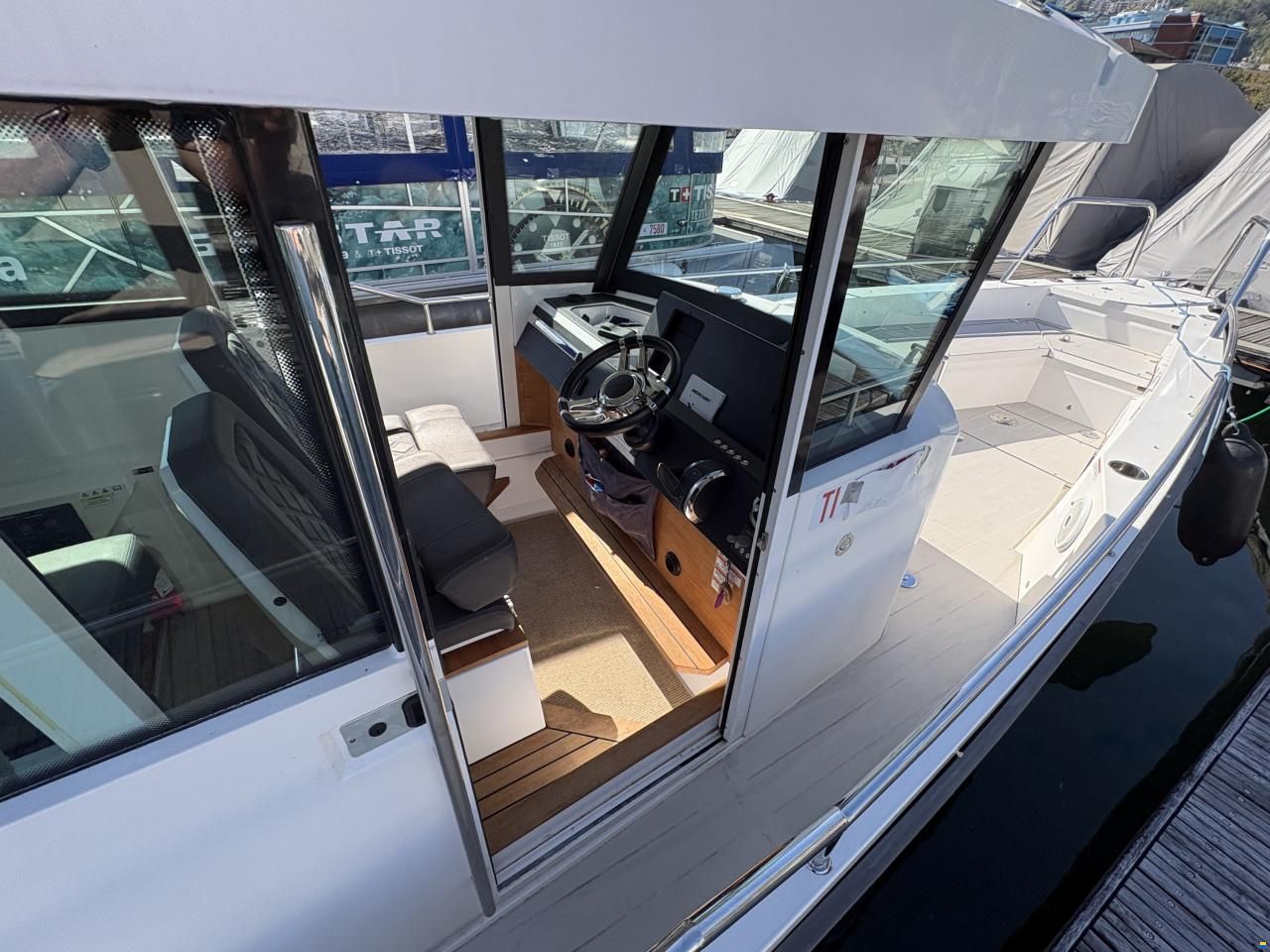 Axopar 28 Cabin