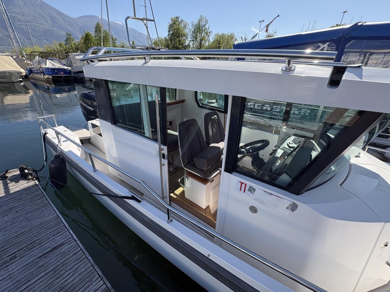 Axopar 28 Cabin