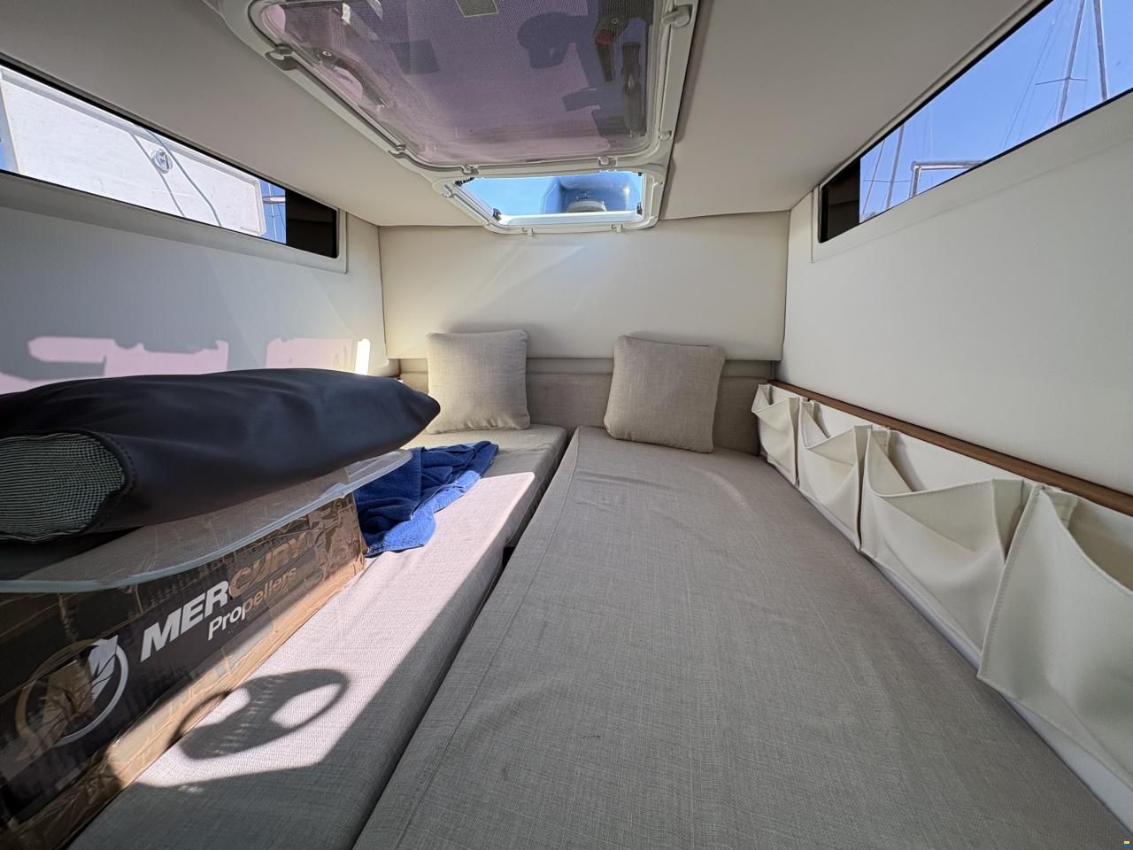 Axopar 28 Cabin
