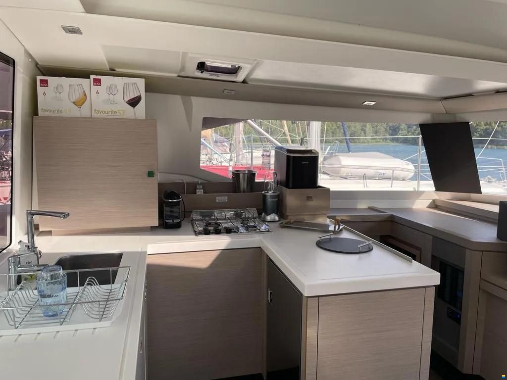 Fountaine Pajot Astrea 42