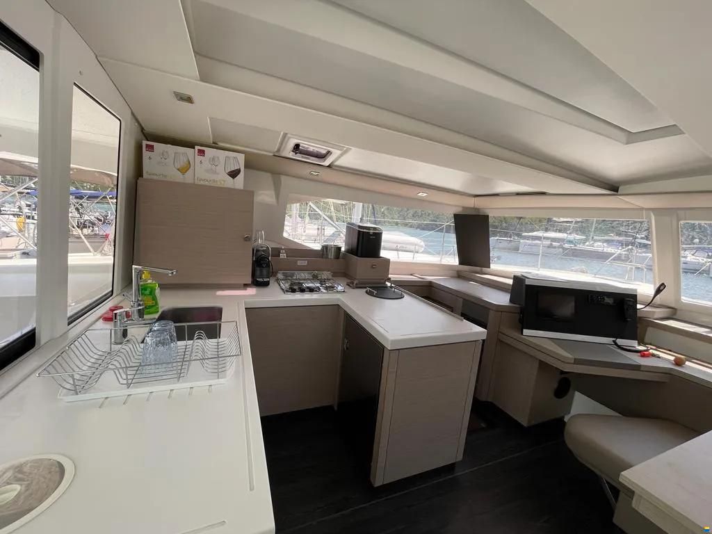 Fountaine Pajot Astrea 42
