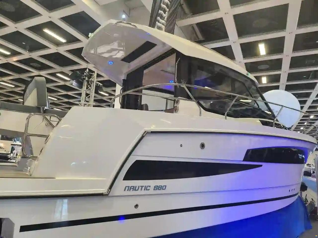 Nauticat 880
