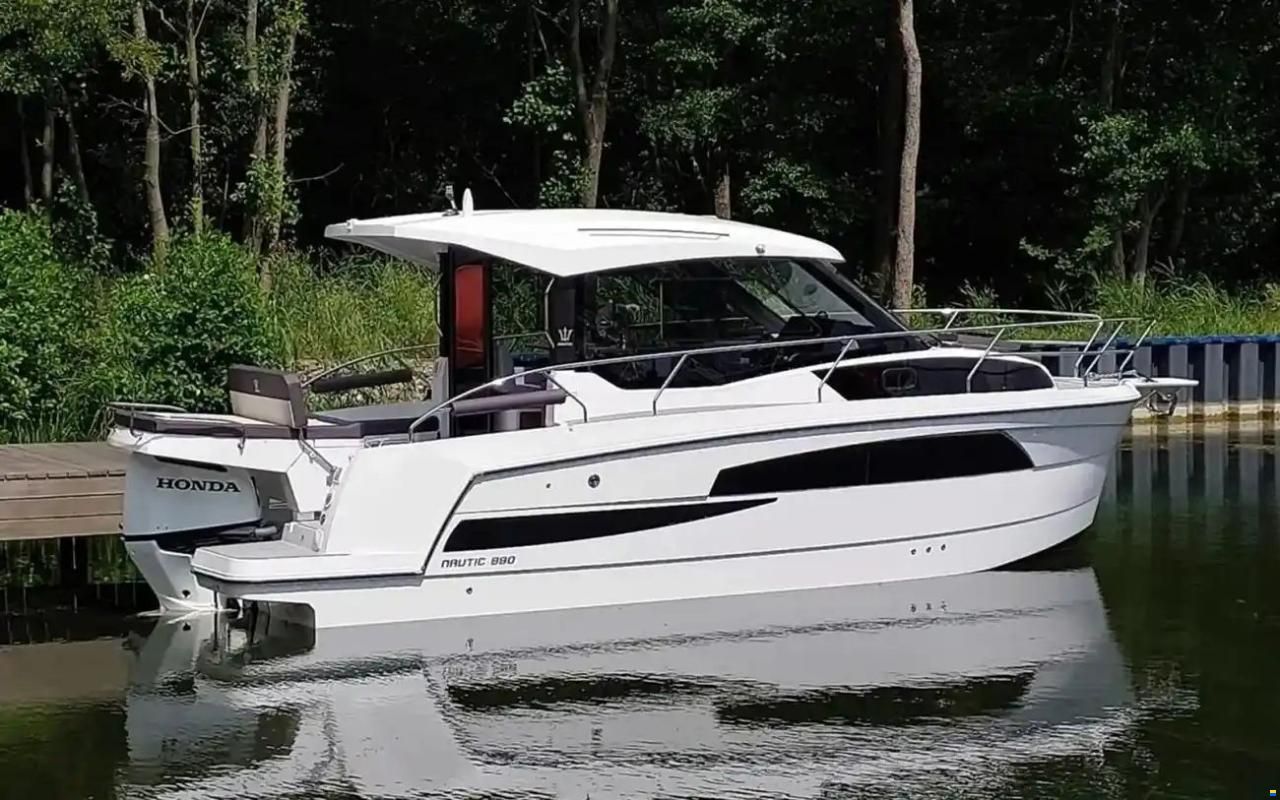 Nauticat 880