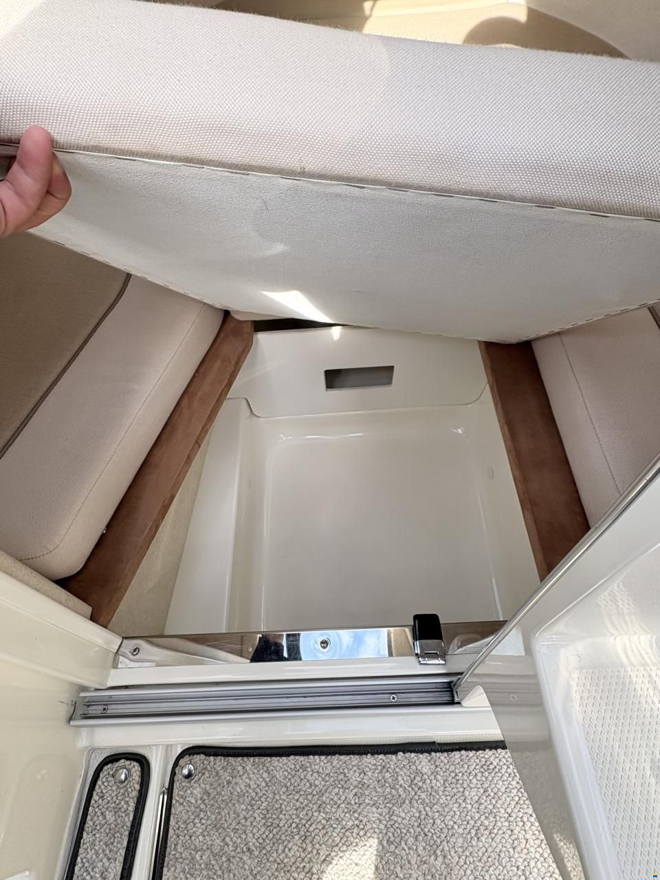 Sea Ray 210 Overnighter