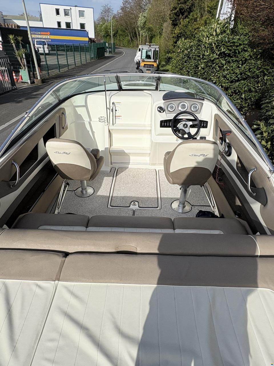 Sea Ray 210 Overnighter