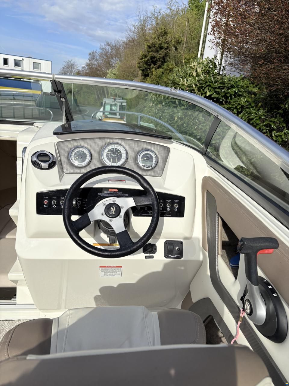 Sea Ray 210 Overnighter