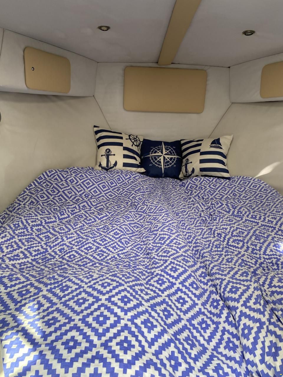 Custom 8.8 m Liveaboard Cruiser