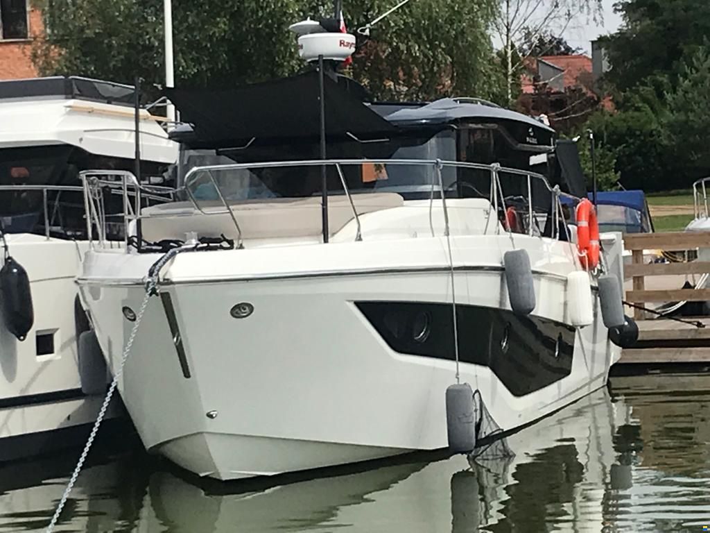 Cranchi T36 Crossover