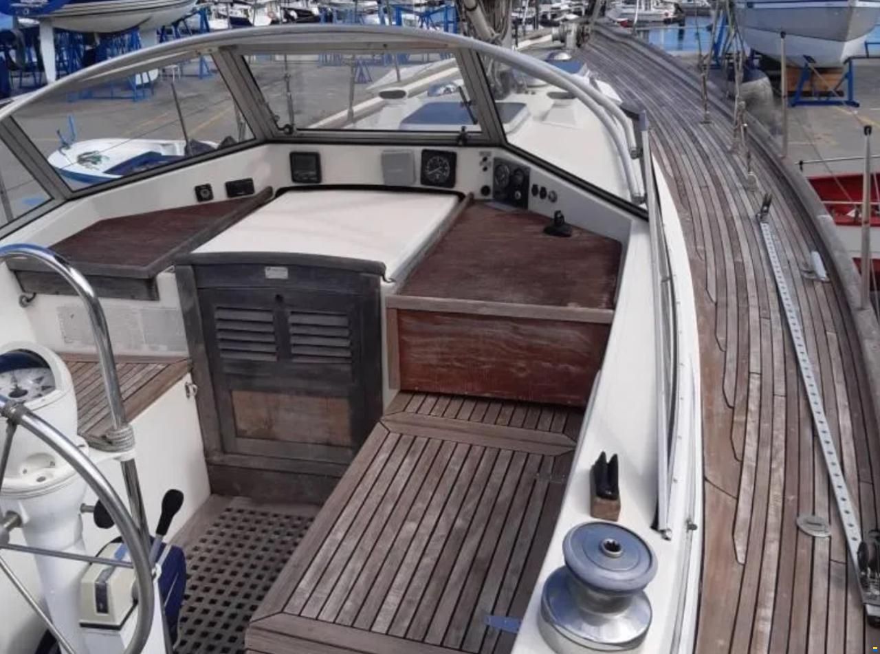 Hallberg-Rassy 352