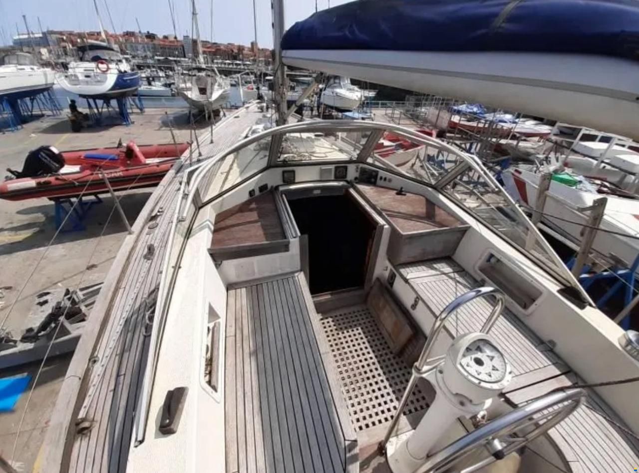 Hallberg-Rassy 352