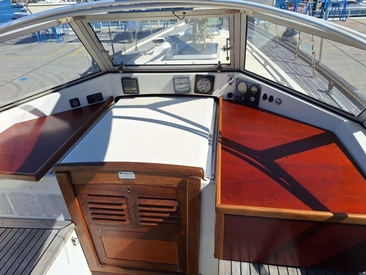 Hallberg-Rassy 352