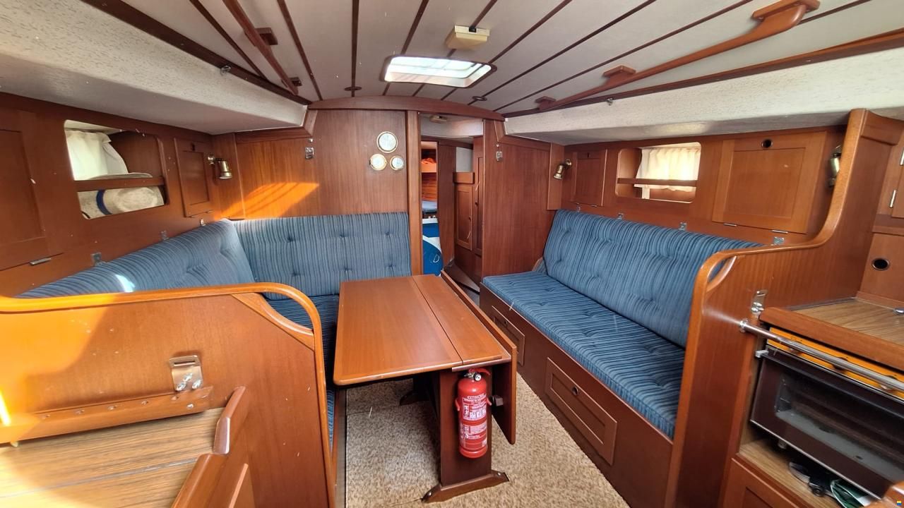 Hallberg-Rassy 352