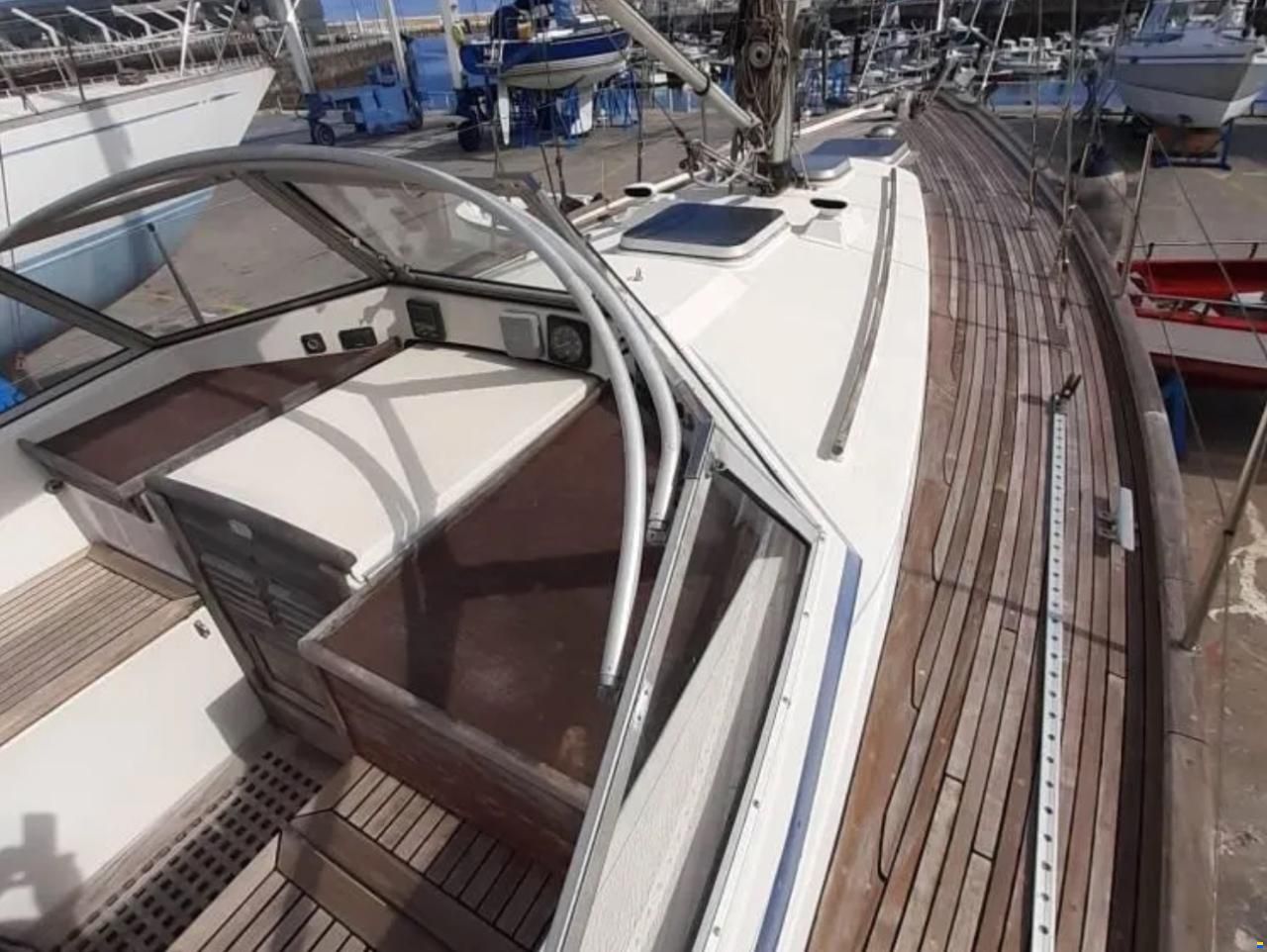 Hallberg-Rassy 352