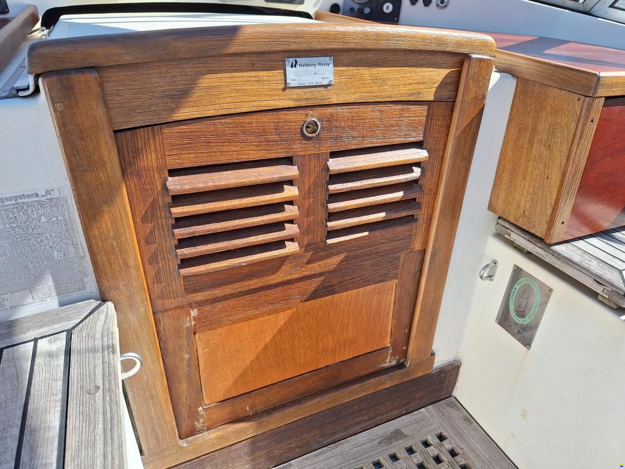Hallberg-Rassy 352