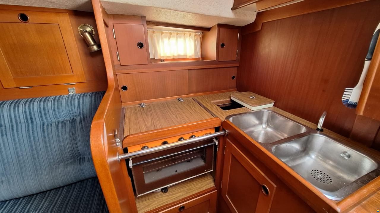 Hallberg-Rassy 352