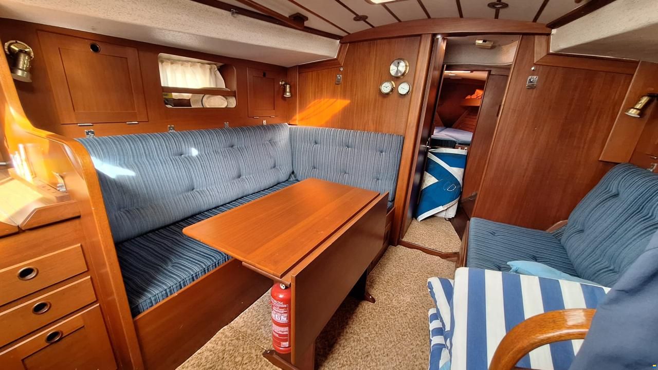Hallberg-Rassy 352